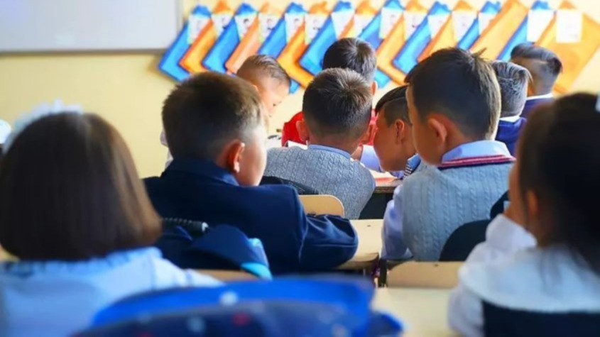 Dispute erupts over 1st grade textbook procurement and quality